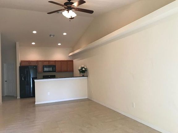 3rd image of 804 SE 6th Ct