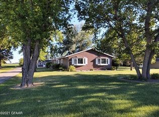 713 10th St, Hatton, ND 58240