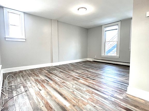 3rd image of 207 N Townsend St #6