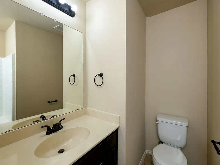 365 Orbit Dr — Photo 21