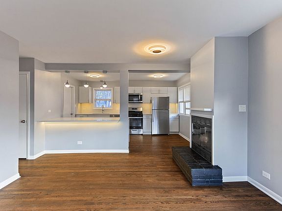 3rd image of 301 Pine Ln