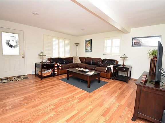 5th image of 118 Glenburn Dr