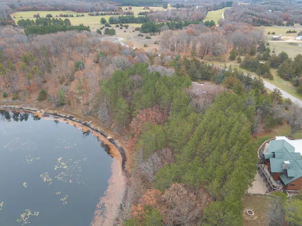 17 Lake Point, Westfield, WI 53964
