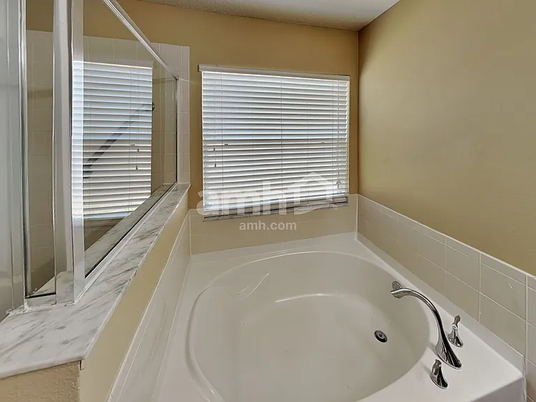 1733 Strathmore Cir — Photo 7