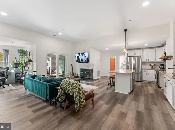 10 Greystone Ct APT I, Annapolis, MD 21403