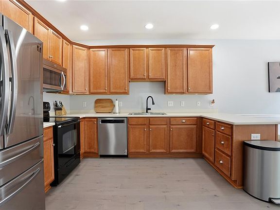 4th image of 308 Maple Ct