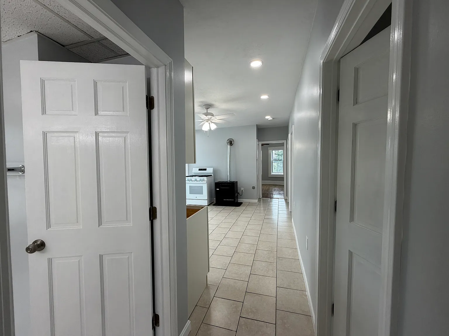 3 bed, $2,300 — Photo 2