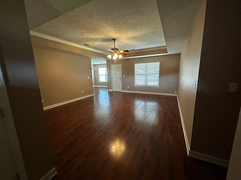 901 Greenwood Dr — Photo 11