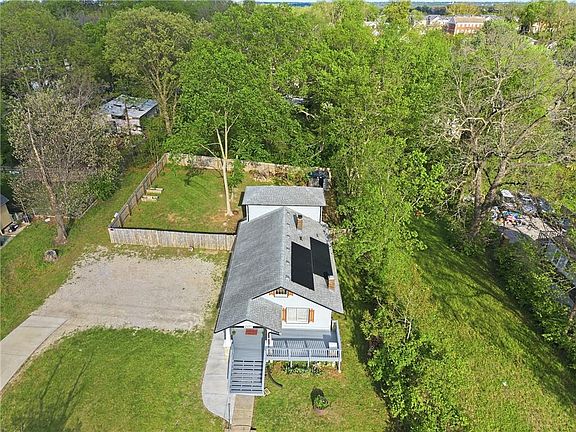 4th image of 4927 Woodland Ave