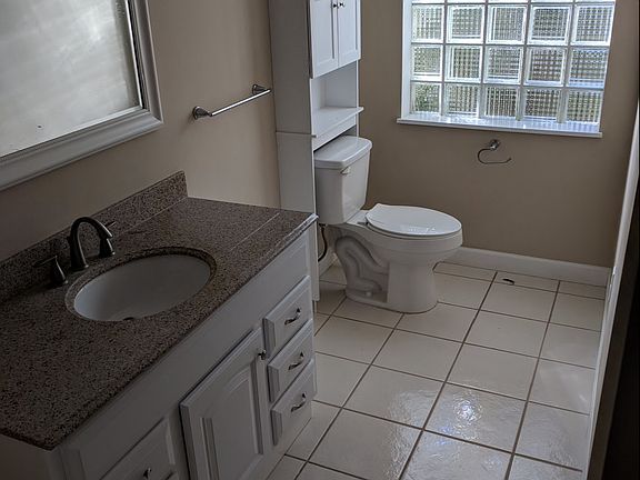 4th image of 1801 Lakeshore Dr