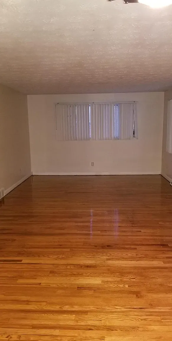 3 bed, 3.5 bath, 1376 sqft, $1,950 — Photo 4