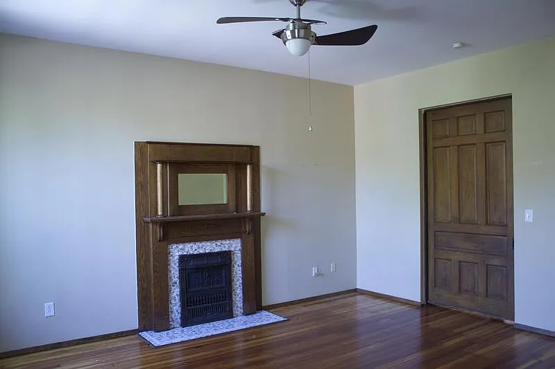 1 bed, 1.0 bath, $895 — Photo 2