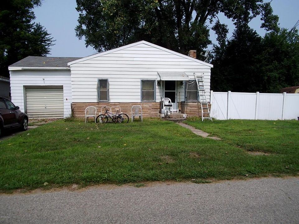 1st image of 1228 Rose Dr