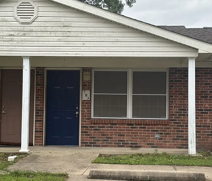703 W Lon Moore St — Photo 1
