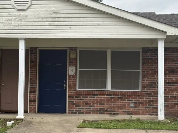 703 W Lon Moore St, Charleston, MO 63834