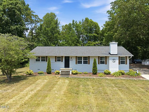 4th image of 1103 Greenwood Dr