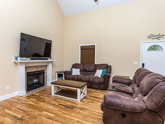 3rd image of 4553 Blue Springs Rd SE