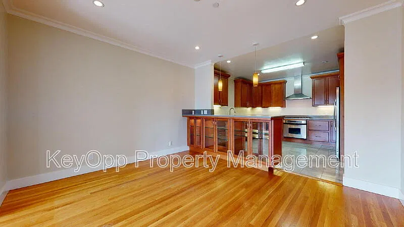 2 bed, 2.0 bath, 1521 sqft, $6,250 — Photo 4