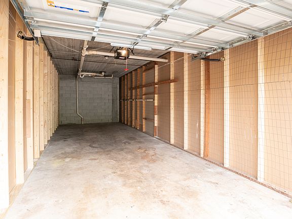 4th image of 421 49th St APT 3