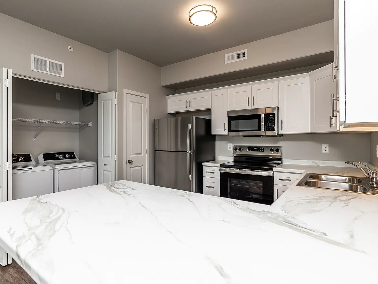Modern 2-bed, 2-bath Suite in West Branch, Iowa. — Photo 4