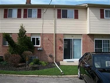 2nd image of 197 Surrey Ln #197