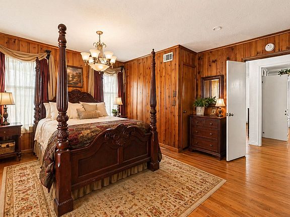 5th image of 10382 Newcombe Dr