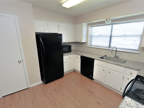 5th image of 1006 Hardwood Ln