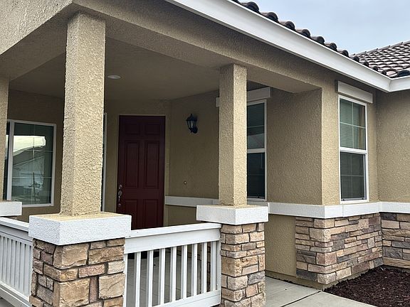 2nd image of 3135 Dinkey Creek Ave