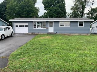 25 Royal Brook Ln, New York Mills, NY 13417