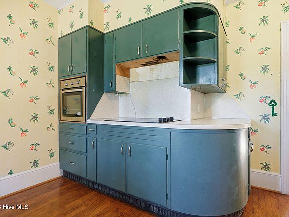 18th image of 1108 Summit Avenue