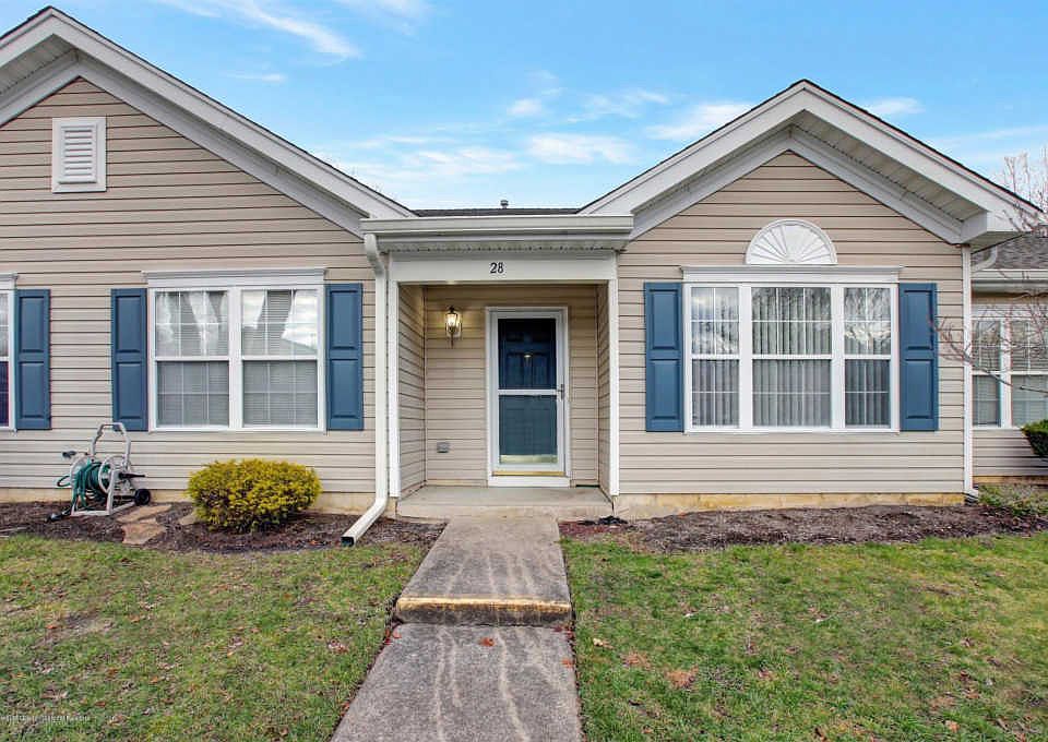 1st image of 28 Golden Willows Ave #1000