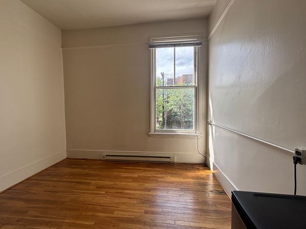 147 W Main St APT 19