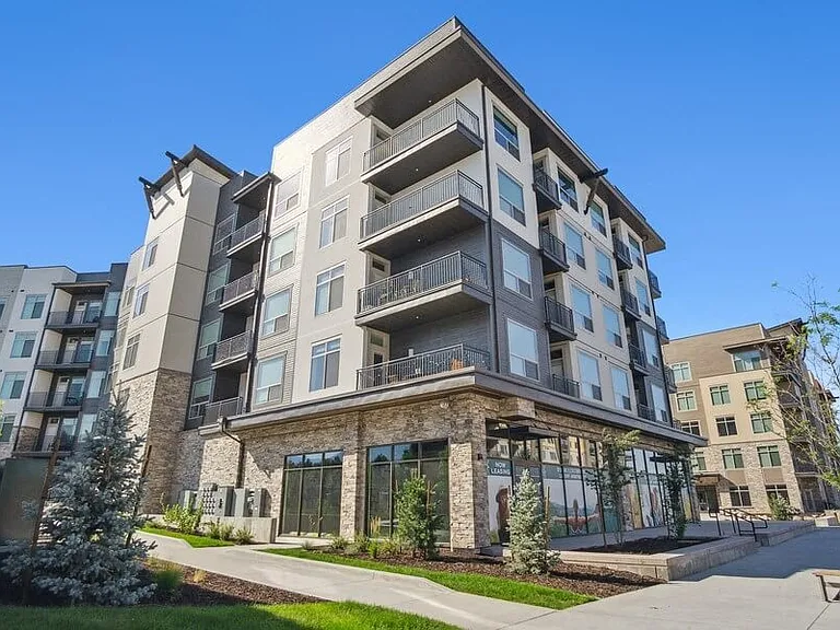 Seven Skies Apartments — Photo 58
