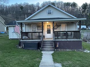 592 Blue Jay Dr, Beaver, WV 25813