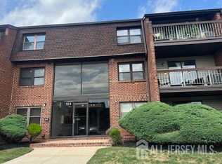 124 Beverly Hills Ter APT A, Woodbridge, NJ 07095