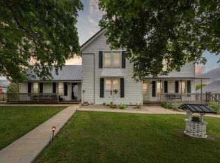 8118 W Fenrick Rd, Evansville, WI 53536