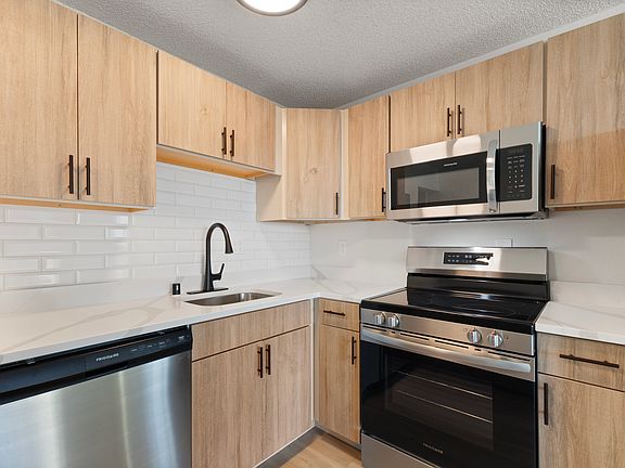 5th image of 501 S 7th St APT 8
