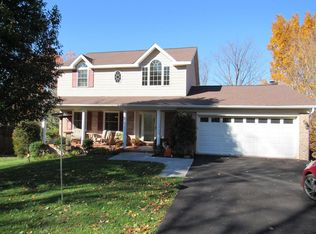 7 Fairlane Dr, Bluefield, VA 24605