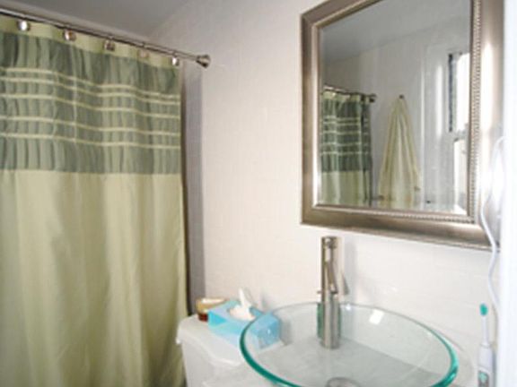 4th image of 31 E 12th St APT 8G