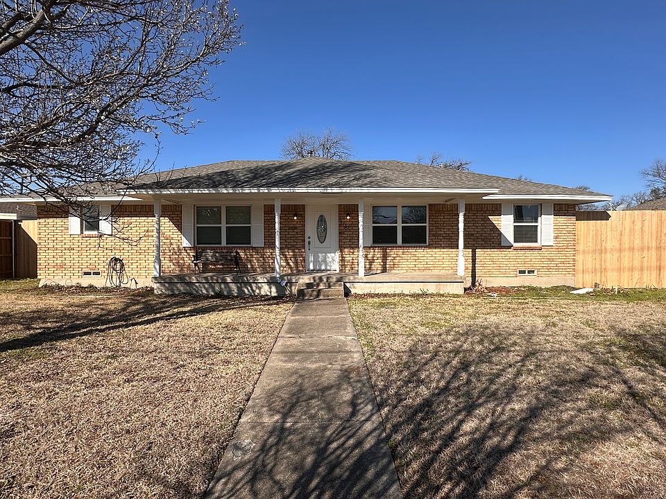 1st image of 2105 N Glenbrook Dr