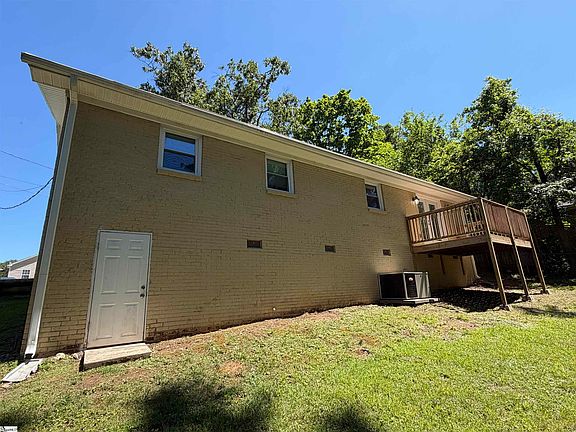 3rd image of 131A Oak Hill Dr