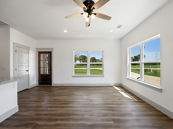 5th image of 429 Caro Dr