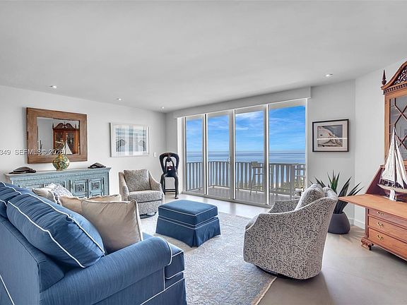 3rd image of 200 Ocean Lane Dr APT Pb4