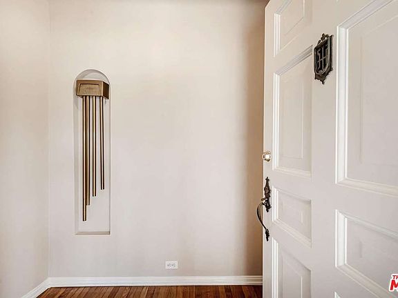 3rd image of 1843 S Crescent Heights Blvd