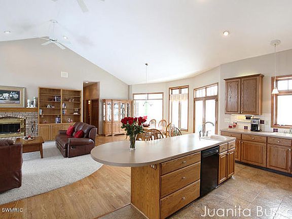 3rd image of 624 Quincy St