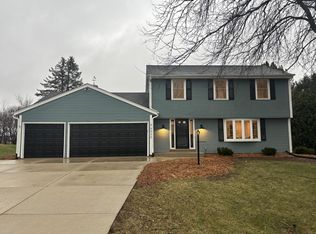 9936 North Concord DRIVE, Mequon, WI 53097