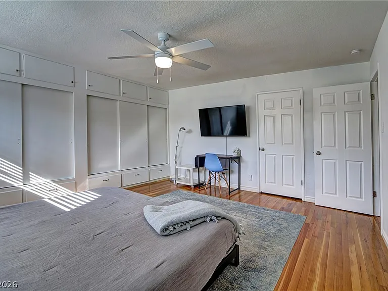2108 S 6th St — Photo 10