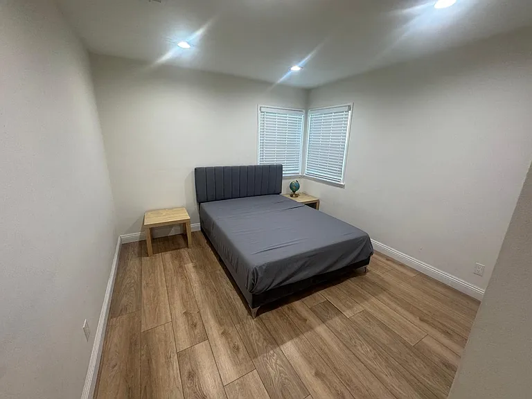 2441 S Baldwin Ave — Photo 18