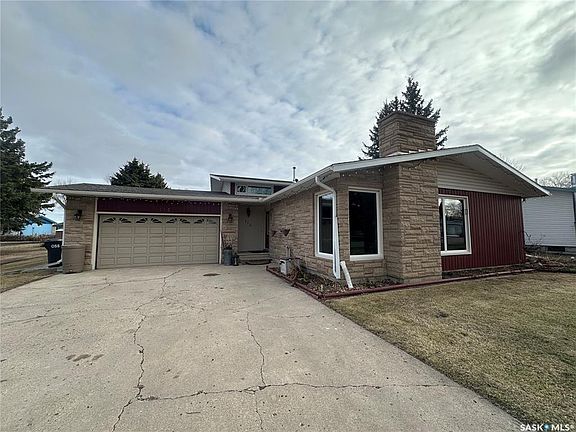 2nd image of 114 Garvin CRESCENT