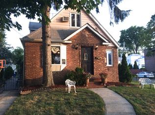 17204 26th Ave, Flushing, NY 11358